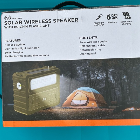 Realtree Solar Wireless Speaker with Built-In Flashlight NIB - Picture 2 of 3